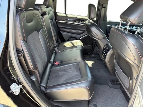 Used 2022 Jeep Grand Cherokee Trailhawk w/ Luxury Tech Group III AWD/4WD image 31