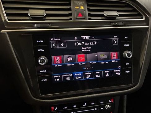Used 2024 Volkswagen Tiguan SE AWD/4WD image 31