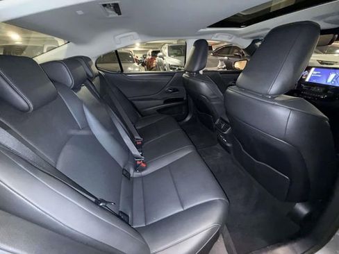 Certified 2024 Lexus ES 350 w/ Premium Package image 16