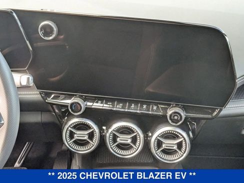 New 2025 Chevrolet Blazer EV LT AWD/4WD image 27