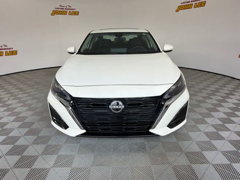 Certified 2024 Nissan Altima 2.5 SV w/ SV Premium Package FWD image 9