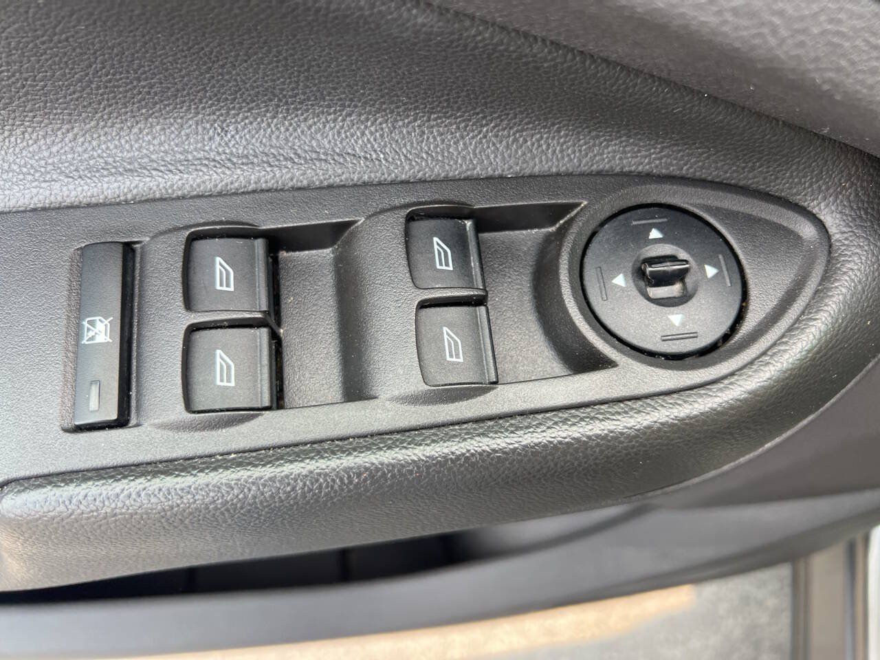 Used 2015 Ford Escape SE w/ Equipment Group 201A FWD image 13
