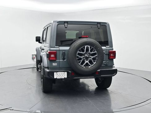 Used 2024 Jeep Wrangler Unlimited Sahara w/ Technology Group AWD/4WD image 17