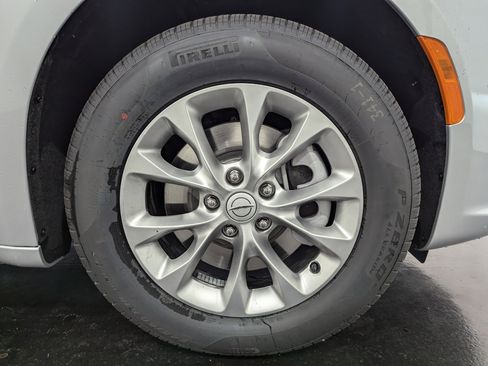 New 2026 Chrysler Pacifica Limited w/ Trailer Tow Group image 7