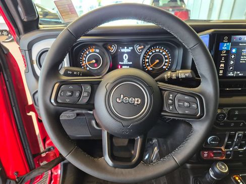 Used 2025 Jeep Wrangler Unlimited Sport AWD/4WD image 18