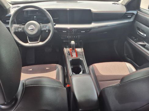 Used 2025 Nissan Kicks SR FWD image 18
