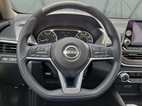 Used 2024 Nissan Altima 2.5 SV FWD image 19