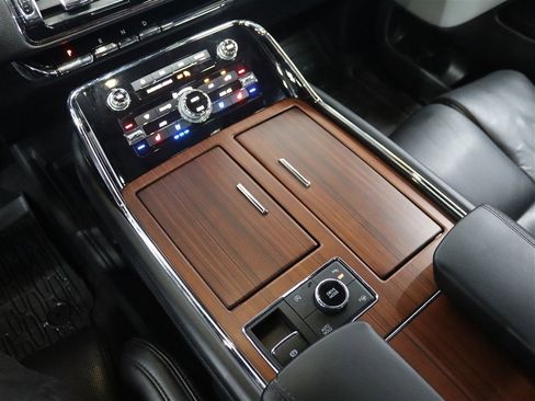 Used 2020 Lincoln Navigator L Reserve w/ Luxury Package image 25