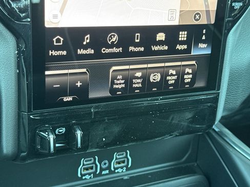 New 2026 RAM 2500 Laramie AWD/4WD image 19
