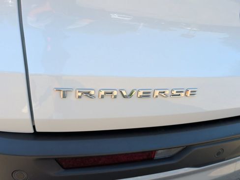 Used 2025 Chevrolet Traverse LT FWD image 27