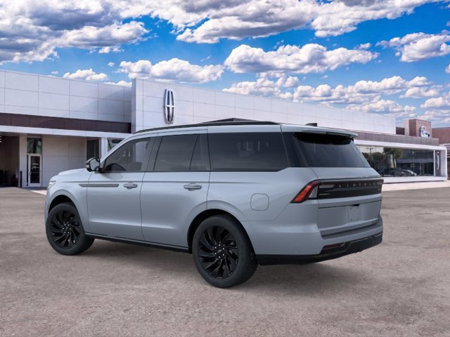 New 2026 Lincoln Navigator Reserve w/ Jet Appearance Package AWD/4WD image 4