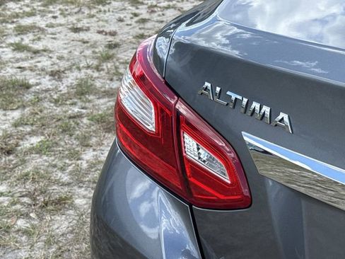 Used 2016 Nissan Altima 2.5 SL w/ 2.5 Technology Package FWD image 9