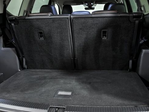 Certified 2025 Volkswagen Atlas Peak Edition SE image 8