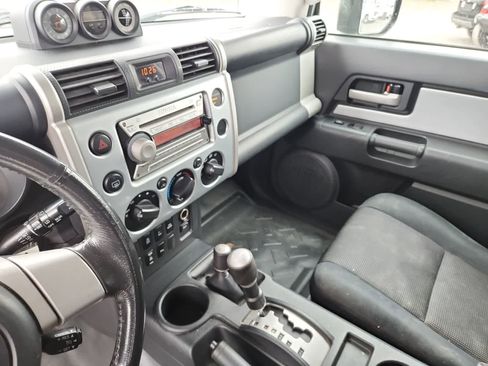 Used 2007 Toyota FJ Cruiser 4WD image 10