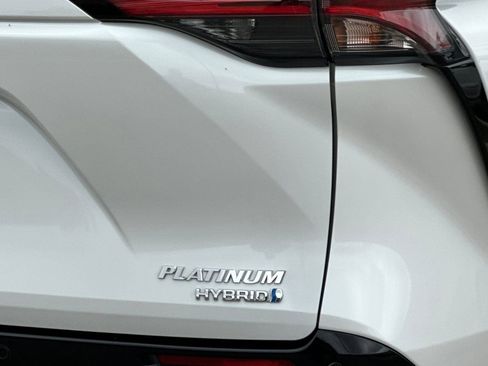 Used 2024 Toyota Sienna Platinum image 32