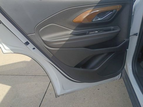 Used 2020 GMC Terrain SLE image 11