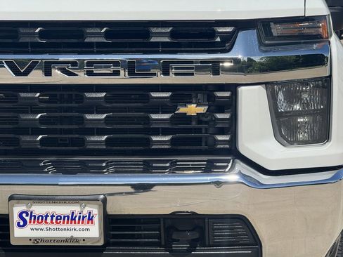 Used 2021 Chevrolet Silverado 2500 LT w/ Fleet Comfort Package AWD/4WD image 8