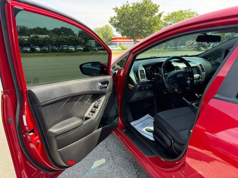Used 2018 Kia Forte S FWD image 13