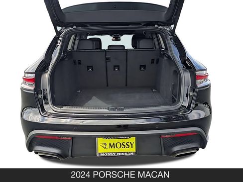 Used 2024 Porsche Macan AWD/4WD image 26
