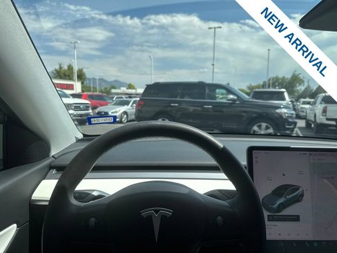 Used 2022 Tesla Model Y Long Range AWD/4WD image 19