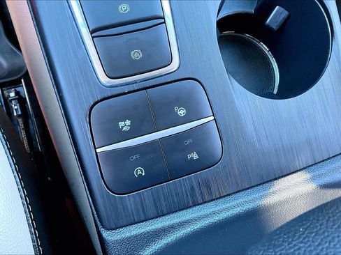 Used 2020 Ford Escape Titanium image 31