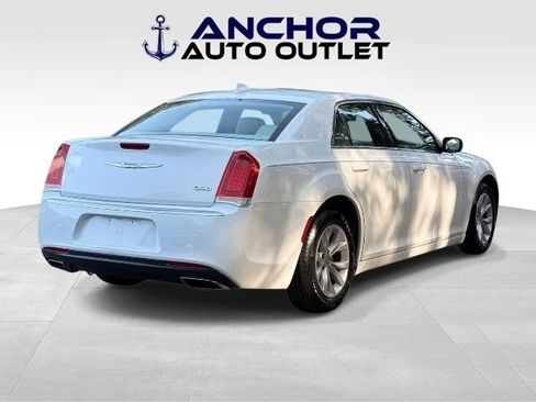 Used 2015 Chrysler 300 Limited RWD image 6
