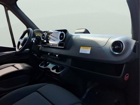 New 2025 Mercedes-Benz Sprinter 2500 image 11