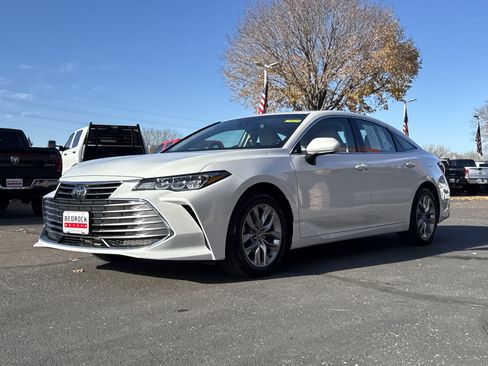 Used 2021 Toyota Avalon XLE image 3