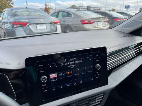 Used 2025 Volkswagen Jetta SE image 20