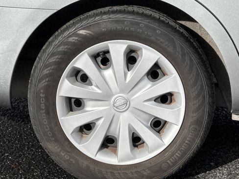 Used 2013 Nissan Versa SV image 11