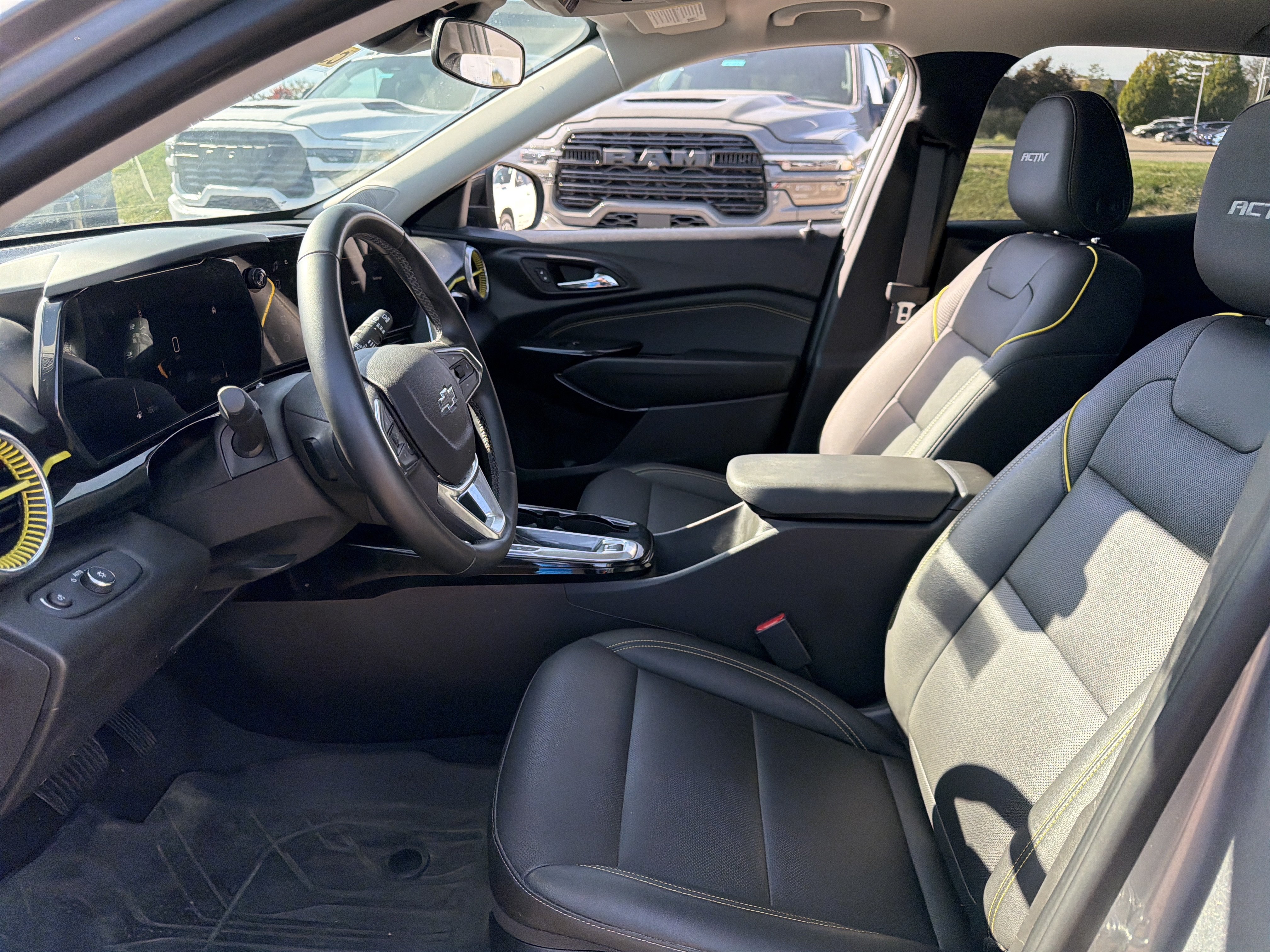 Used 2025 Chevrolet Trax ACTIV w/ Sunroof Package FWD image 14