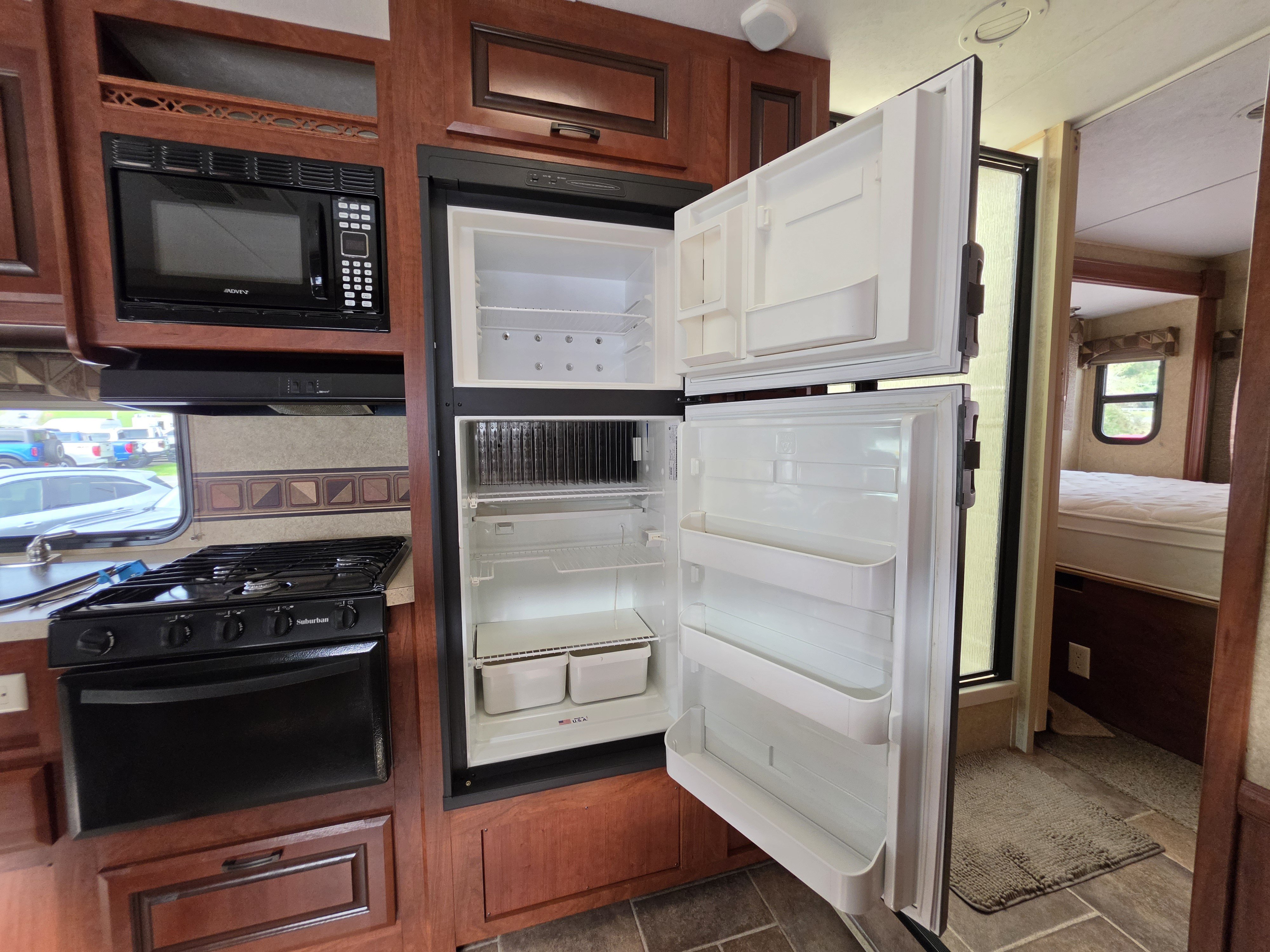 Used 2012 Ford E-450 and Econoline 450 Super Duty w/ Motorhome Prep Pkg RWD image 29