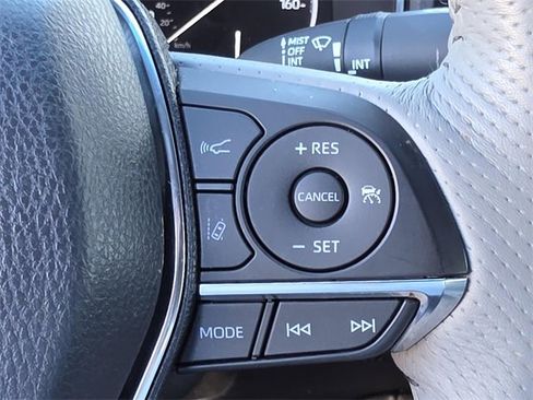 Used 2019 Toyota Avalon Limited image 26