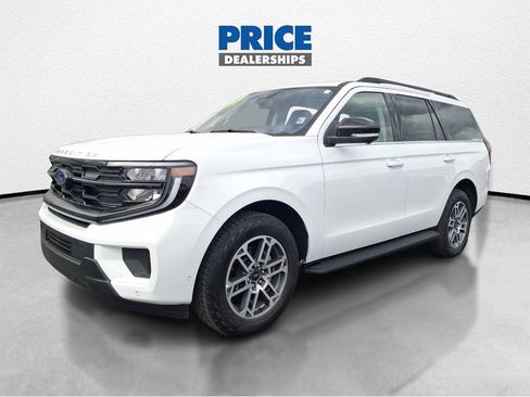 Used 2025 Ford Expedition Active AWD/4WD image 2