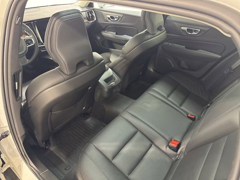 Used 2024 Volvo V60 B5 Cross Country Plus image 21