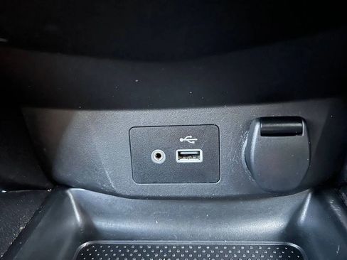 Used 2020 Nissan Rogue S image 38