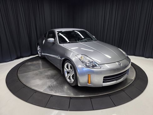 Used 2006 Nissan 350Z Touring w/ (N93) Cargo Convenience Pkg image 4