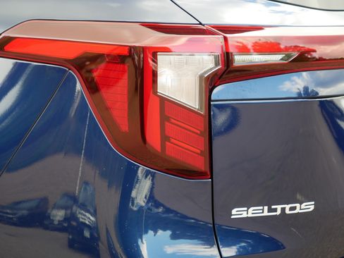 Used 2024 Kia Seltos EX AWD/4WD image 17