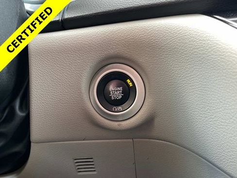 Certified 2024 Chrysler Pacifica Touring-L image 27