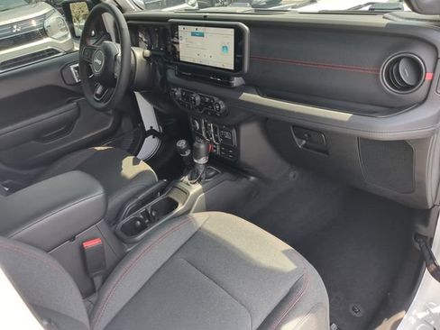 Used 2024 Jeep Wrangler Unlimited Rubicon AWD/4WD image 15
