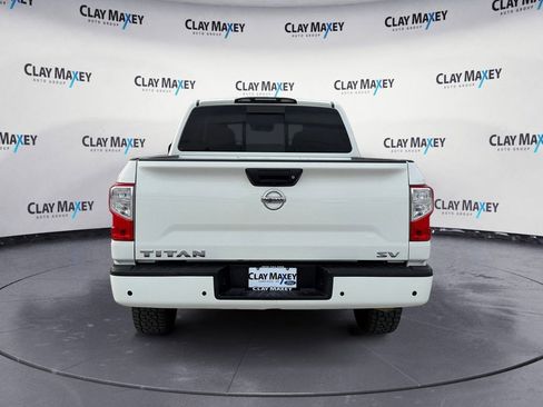 Used 2021 Nissan Titan SV image 4