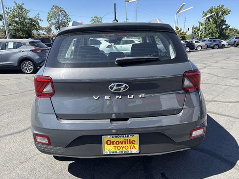 Used 2025 Hyundai Venue SEL FWD image 4