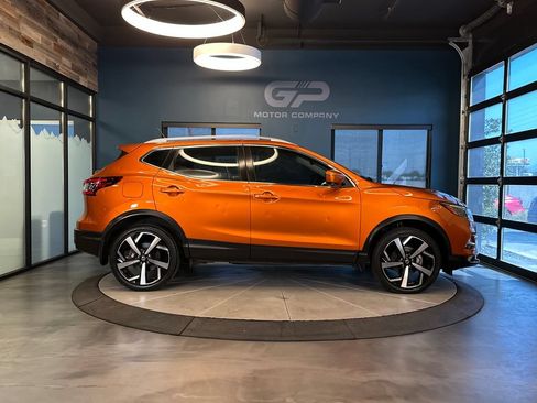 Used 2021 Nissan Rogue Sport SL w/ Premium Package AWD/4WD image 2