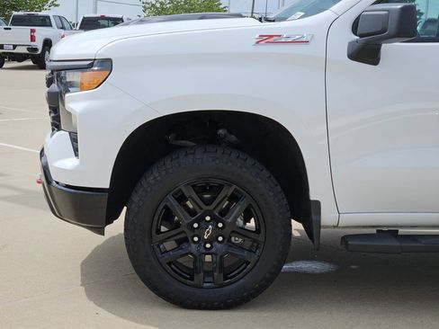 Used 2023 Chevrolet Silverado 1500 Custom Trail Boss AWD/4WD image 14