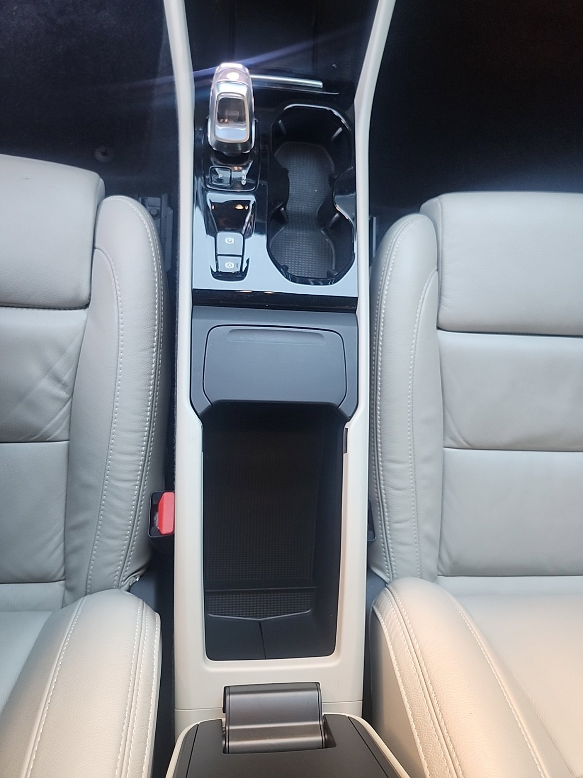 Used 2023 Volvo XC40 B5 Plus AWD/4WD image 18