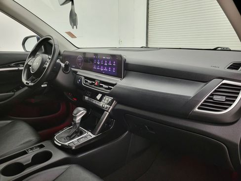 Used 2024 Kia Seltos SX w/ SX Sunroof Package image 40