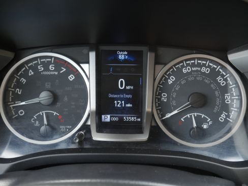 Used 2022 Toyota Tacoma SR5 AWD/4WD image 30