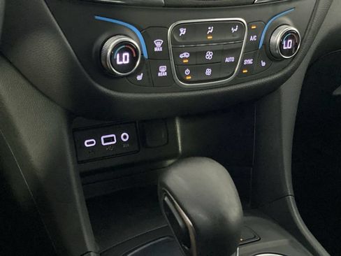 Used 2024 Chevrolet Equinox LT FWD image 23