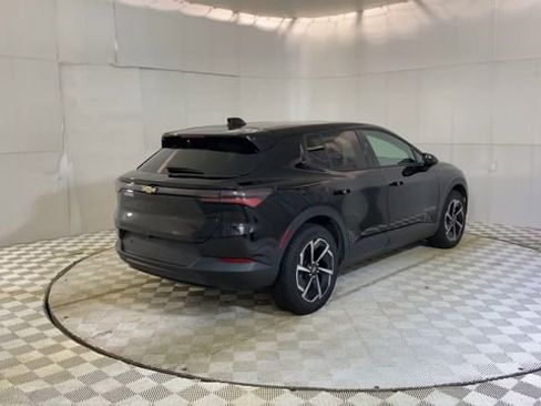 Used 2025 Chevrolet Equinox EV LT image 8