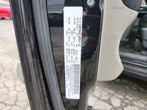 Used 2013 Chrysler Town & Country Touring image 37